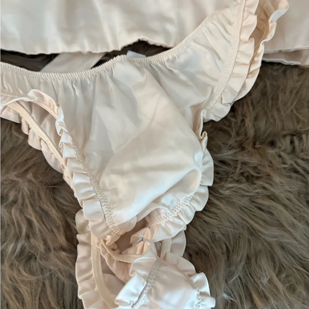 Elegant Cream Ruffle Intimate Set - Picture 11 of 11